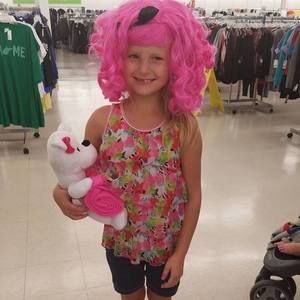 Meet your Posher, Mona